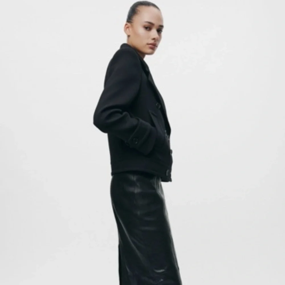 Zara Black Tailored Blazer with Notched Lapels - Picture 3 of 7